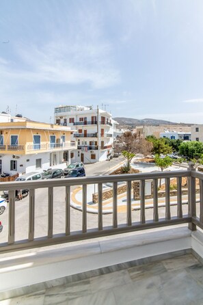 Property grounds - Local Living House Tinos (Tinos)