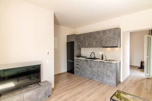 Fridge, microwave, oven, stovetop - Local Living House Tinos (Tinos)