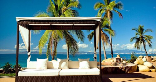 "5-Star Spring Break Oasis: Garza Blanca Luxury Beachfront Suite, PV Ocean View"