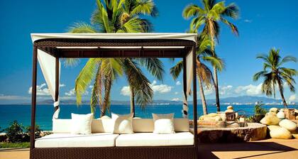 "5-Star Spring Break Oasis: Garza Blanca Luxury Beachfront Suite, PV Ocean View"