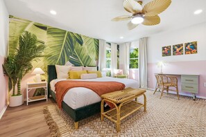 4 bedrooms, desk, iron/ironing board, travel cot - Epic Backyard - Pool - Hot Tub - Outdoor Theatre (Bradenton)