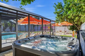 Terrace/patio - Epic Backyard - Pool - Hot Tub - Outdoor Theatre (Bradenton)