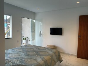 3 bedrooms, iron/ironing board, internet, bed sheets