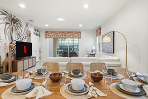 Dining - 7BD Luxury Villa w/ Pool, Ping-Pong & BBQ - Windsor Resort Access (Kissimmee)