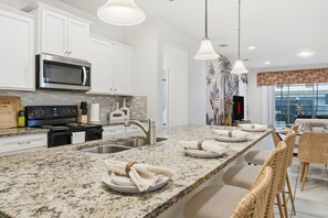 Fridge, microwave, oven, stovetop - 7BD Luxury Villa w/ Pool, Ping-Pong & BBQ - Windsor Resort Access (Kissimmee)