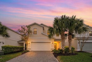 Exterior - 7BD Luxury Villa w/ Pool, Ping-Pong & BBQ - Windsor Resort Access (Kissimmee)