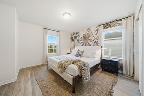 Bedroom 6 with cozy queen bed - 7BD Luxury Villa w/ Pool, Ping-Pong & BBQ - Windsor Resort Access (Kissimmee)
