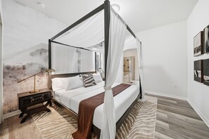 7 bedrooms, iron/ironing board, travel cot, free WiFi - 7BD Luxury Villa w/ Pool, Ping-Pong & BBQ - Windsor Resort Access (Kissimmee)