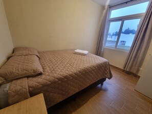 3 bedrooms, desk, iron/ironing board, free WiFi - Charming house in a condominium (San José Pinula)