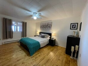 2 bedrooms, free WiFi, bed sheets - Yellow Home on The River - Riverview Cottage steps from Inn at Bay Fortune (Prince Edward Island)