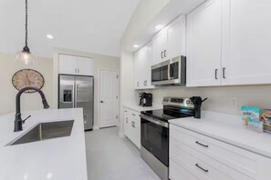 Private kitchen - Quarry Retreat - 3 bedroom pool home in central Englewood (Englewood)