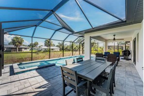 Outdoor dining - Quarry Retreat - 3 bedroom pool home in central Englewood (Englewood)