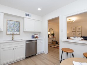 Interior - Charming 2-bedroom Condo in Oxford- 1 mile to the Square and Ole Miss (Oxford)