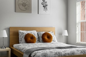 Bügeleisen/Bügelbrett, Reisekinderbett, kostenloses WLAN, Bettwäsche