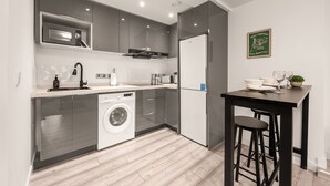 Private kitchen - Central Manchester Haven | City Views | Sleeps 4 (Manchester)