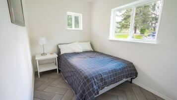 2 bedrooms, WiFi, bed sheets, wheelchair access