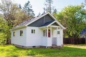 Exterior - Riverfront Home, 5 mins from Dorena Lake! (Dorena)