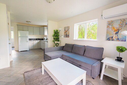 Riverfront Home, 5 mins from Dorena Lake!