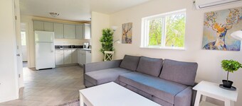 Riverfront Home, 5 mins from Dorena Lake!