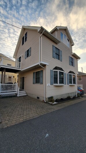 Exterior - Steps from the beach!  Open floor plan perfect for large families! (Lavallette)