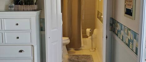 Iron/ironing board, Internet, bed sheets