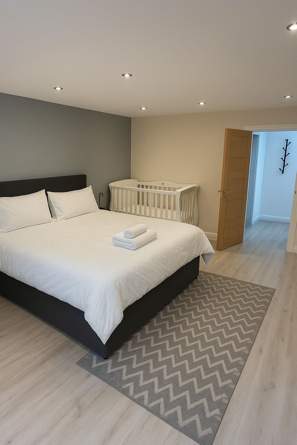 2 bedrooms, iron/ironing board, travel cot, free WiFi