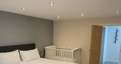 Spacious 2-Bed Apartment Near Heaton Park