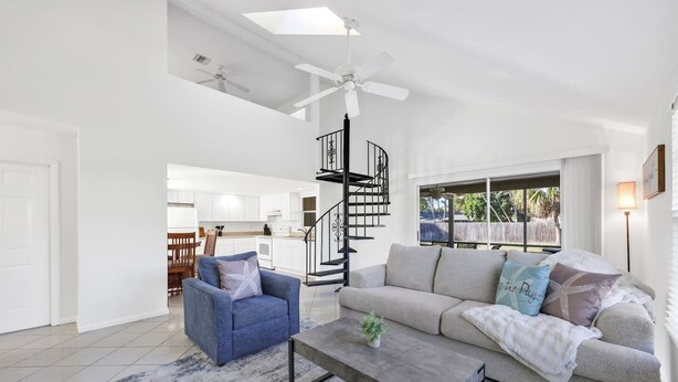 Living area - Minutes to Beaches & Dining | 3BR/2BA North Naples (Naples)