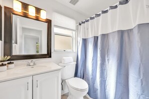Hair dryer, towels - Minutes to Beaches & Dining | 3BR/2BA North Naples (Naples)