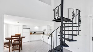 Interior - Minutes to Beaches & Dining | 3BR/2BA North Naples (Naples)