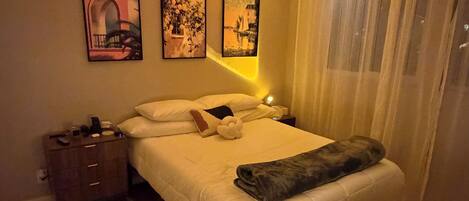 2 makuuhuonetta, silitysrauta/-lauta, Wi-Fi, vuodevaatteet