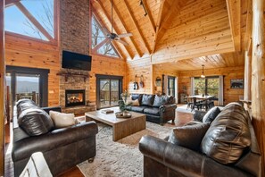 Una televisión, una chimenea, videojuegos