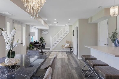 Charming 5BD 2BA with spacious yard near O'hare