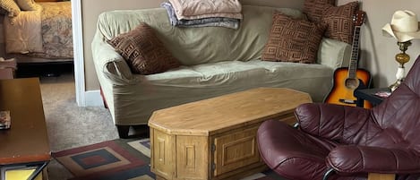 Smart TV, videojuegos, reproductor de DVD y futbolito