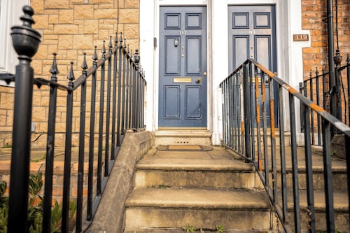 Lovely 5 bedrooms in a quiet area where guests can enjoy their stay near thepark