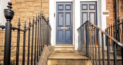 Lovely 5 bedrooms in a quiet area where guests can enjoy their stay near thepark