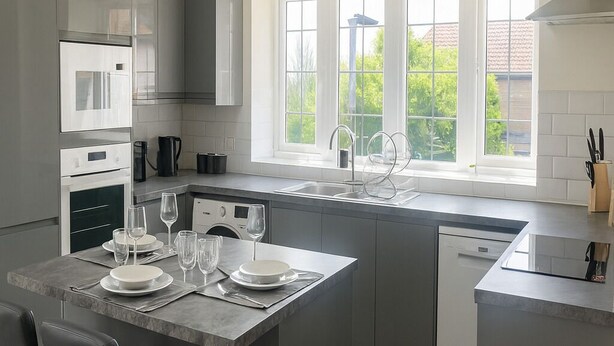 Réfrigérateur, four à micro-ondes, un four, surface de cuisson