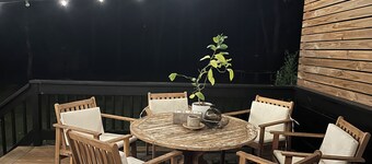 Charming 3-bedroom house in delightful Charlestown with AC  sleeps 8  beach pass