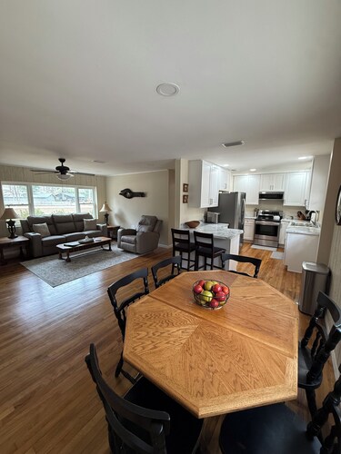 Come stay and relax in our newly renovated home by the Ichetucknee River