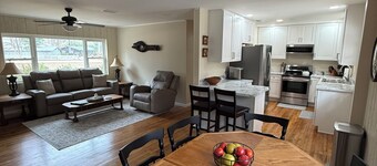 Come stay and relax in our newly renovated home by the Ichetucknee River