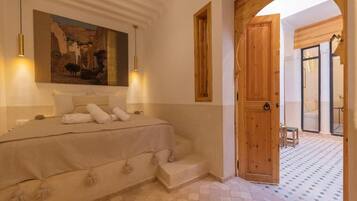 In-room safe, free WiFi