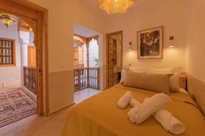 خزنة داخل الغرفة وواي فاي مجانًا