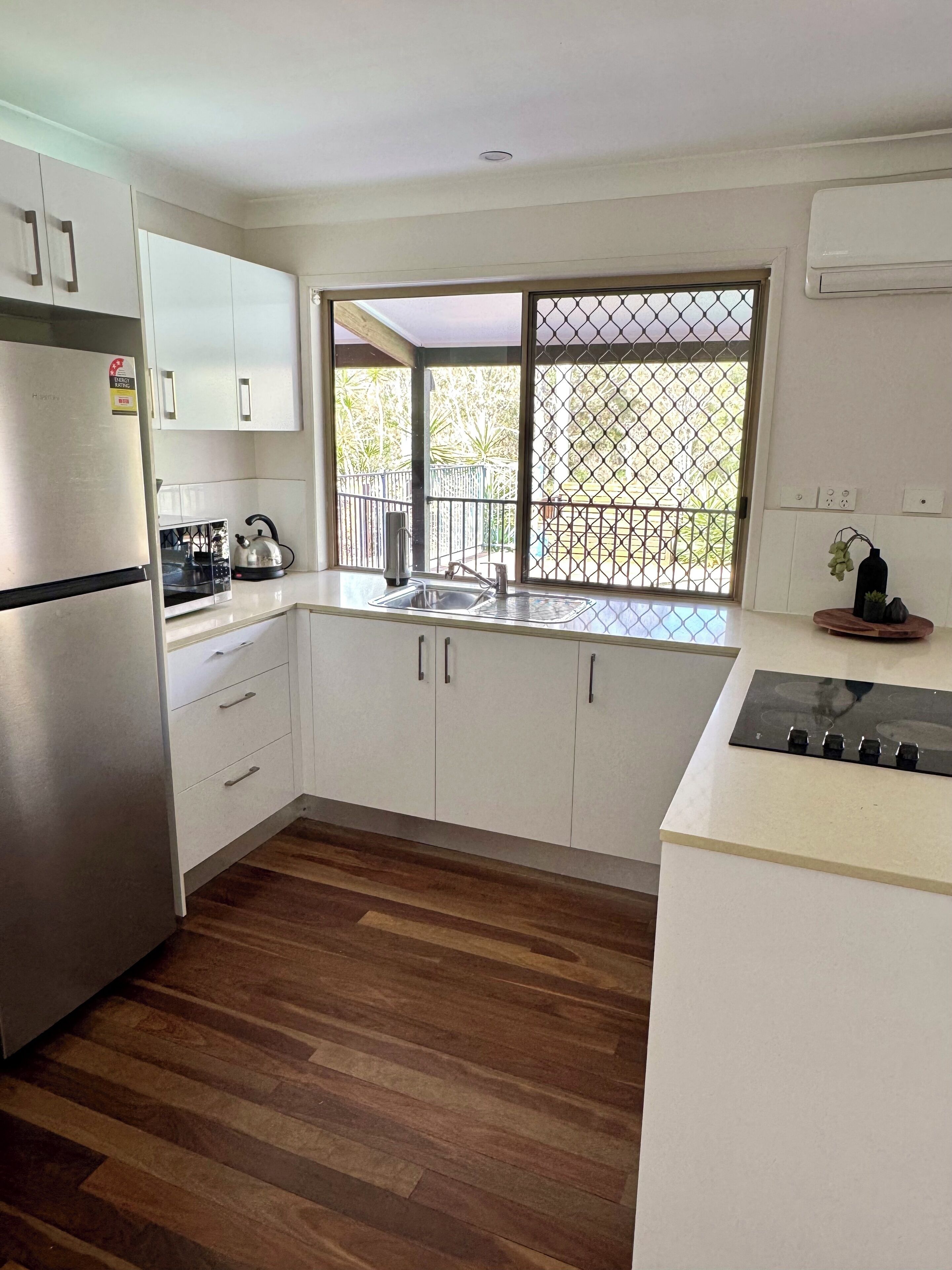 雪櫃、微波爐、焗爐、爐具