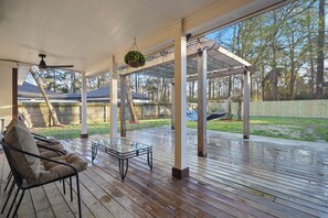 Terrace/patio - Peaceful 2BR Sanctuary - King Bed- Your Home Away From Home (Huffman)