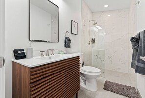Hair dryer, towels - The Ultimate SLC Studio - Fireplace - Hot Tub (South Salt Lake)
