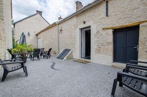 Terrace/patio - Gite de la Maison Forte (LES RICEYS)