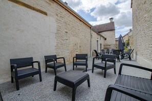 Terrace/patio - Gite de la Maison Forte (LES RICEYS)