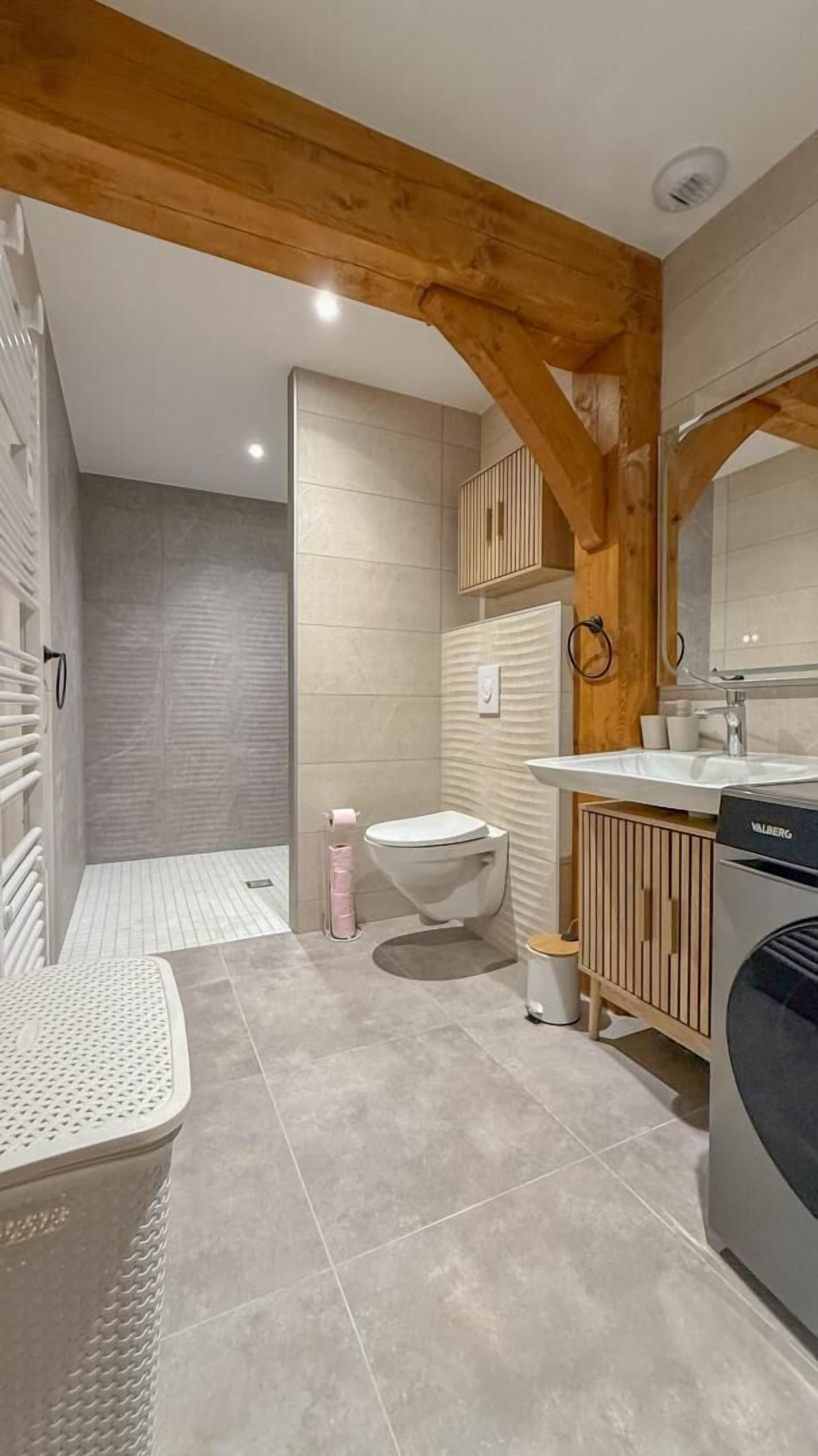 Douche, serviettes fournies