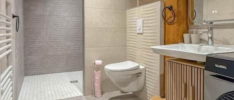 Douche, serviettes fournies