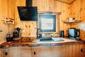 Microwave, oven, stovetop, dishwasher - Cabin in the heart of the Ardennes! Nature, Nordic bath and Finnish sauna. (Sainte-Ode)